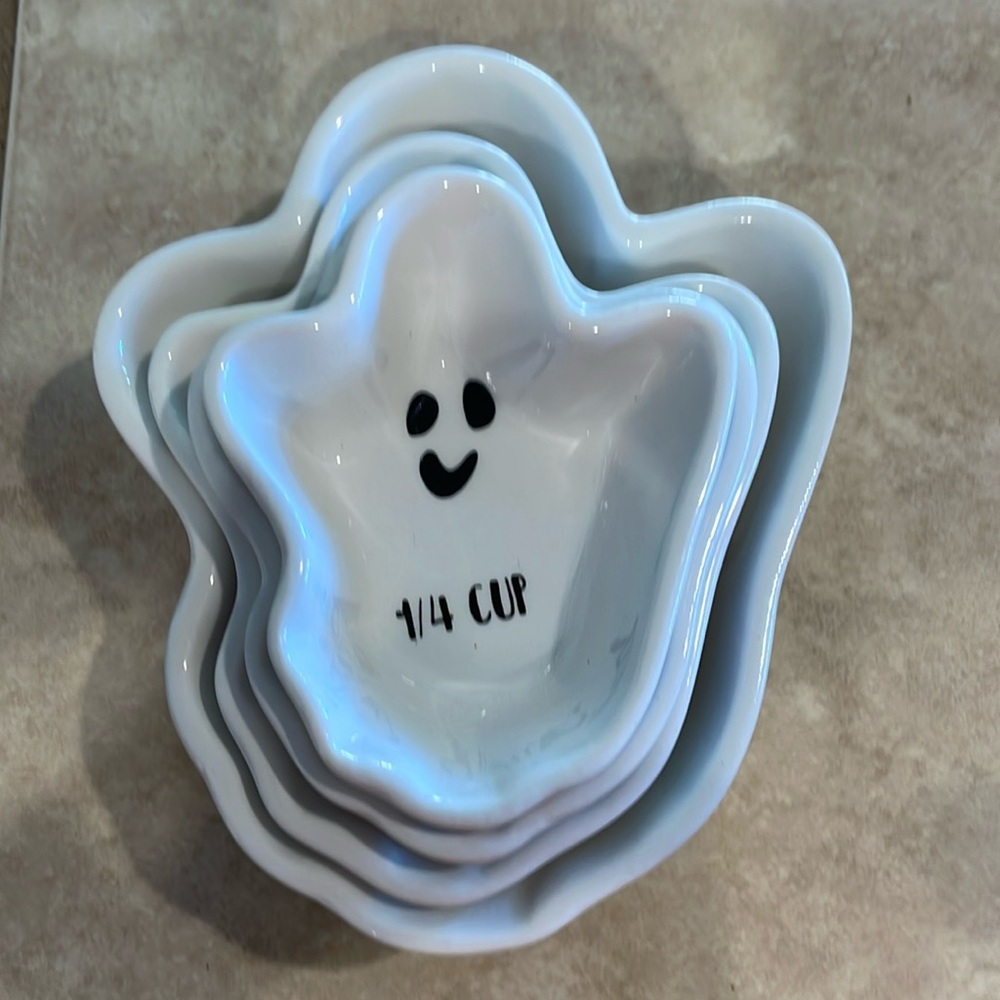 Ciroa ghost measuring cups ceramic. Exc condition no chips.